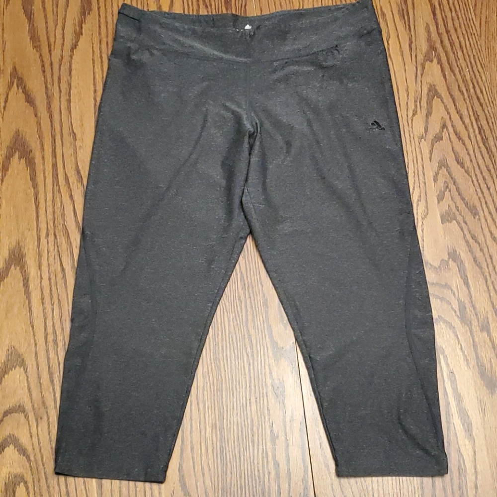 Ladies capri workout pants - heathered gray